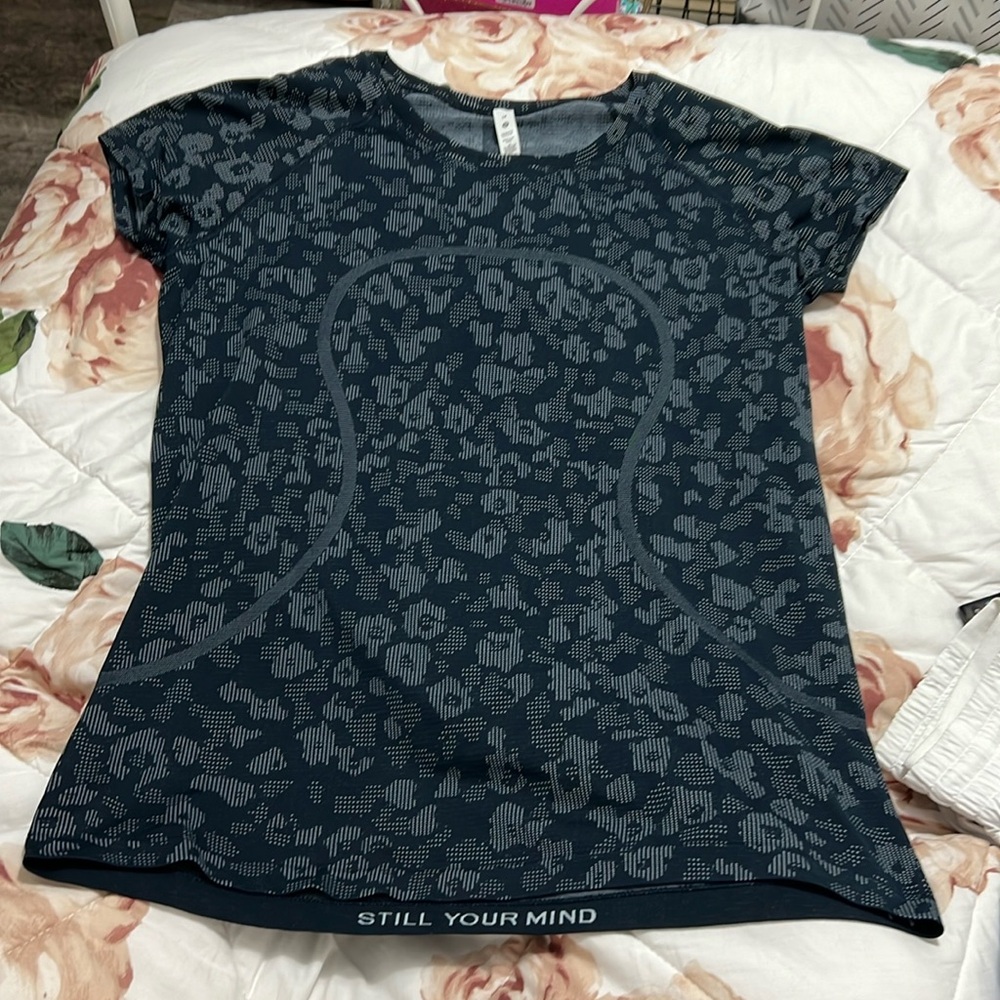 Womens lululemon swiftly tech shirt size 14